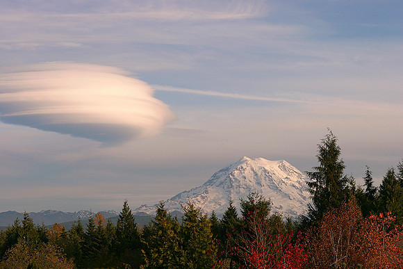 Lenticular Cloud and Mt. Rainier